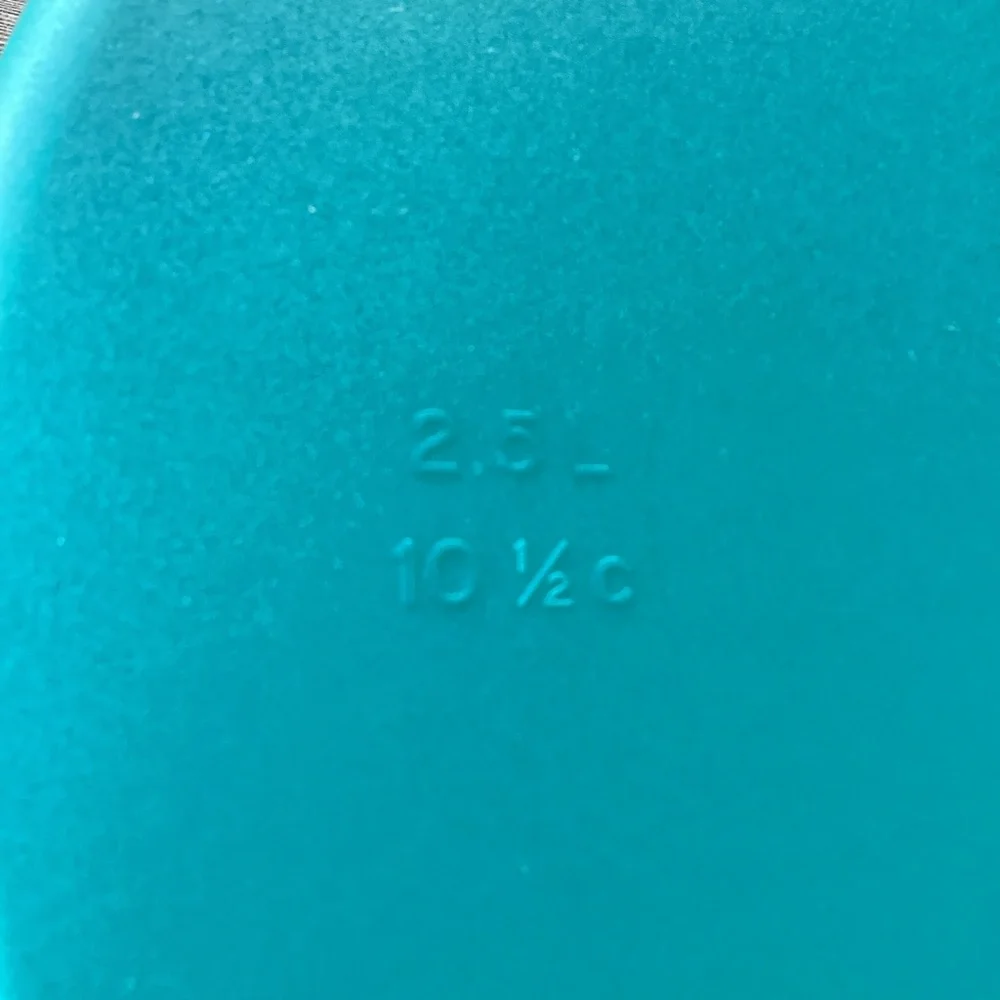 Tupperware Holiday Holly Serving Bowl - 2.5 liters